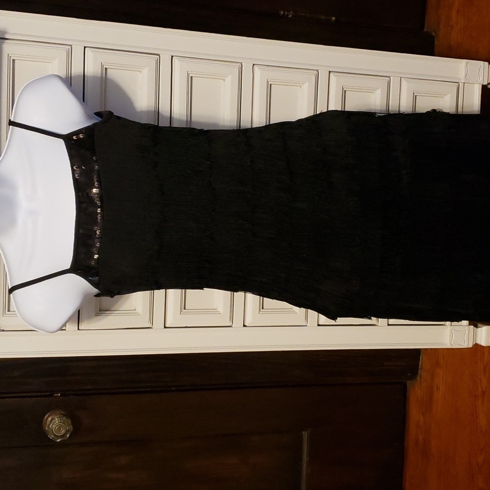 2 pc black flapper style fringe top/miniskirt w black sequins on front